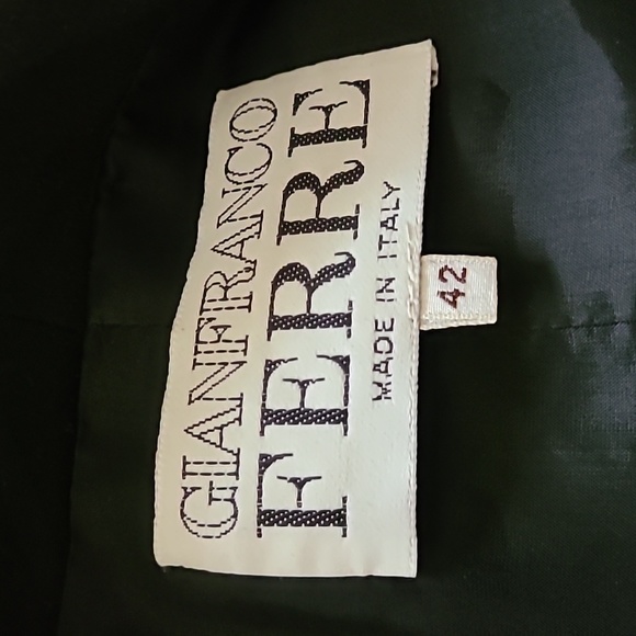 Gianfranco Ferre blazer vintage chic size 42 black wool with gold accent buttons - Picture 9 of 13